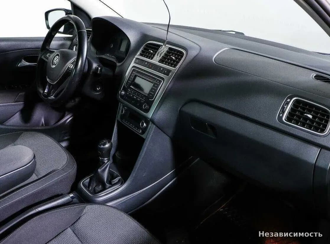 Volkswagen Polo 2017 с пробегом — фото 7