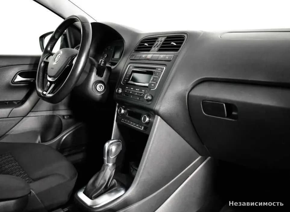 Volkswagen Polo 2015 с пробегом — фото 9