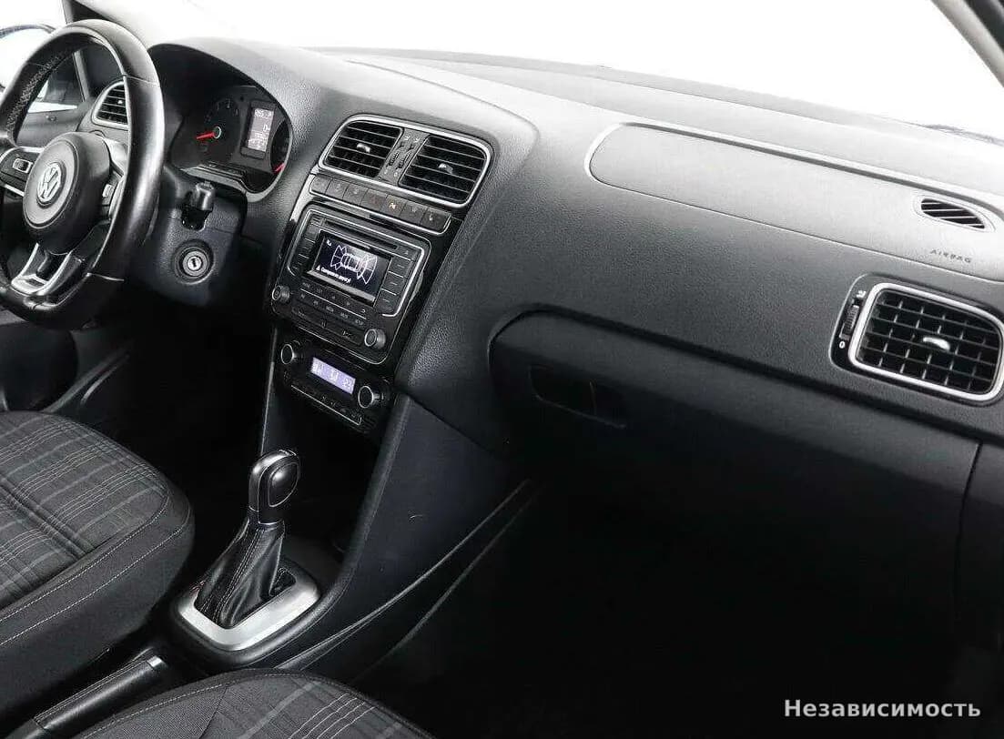 Volkswagen Polo 2017 с пробегом — фото 9