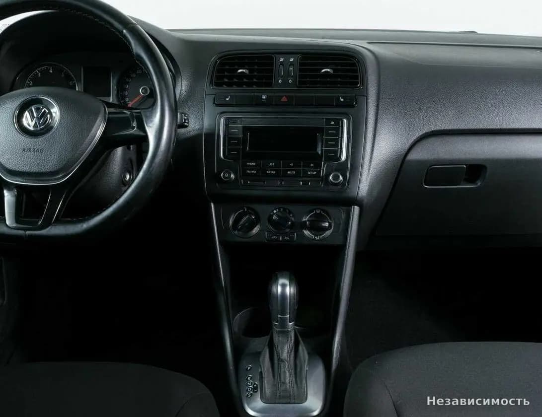 Volkswagen Polo 2017 с пробегом — фото 9