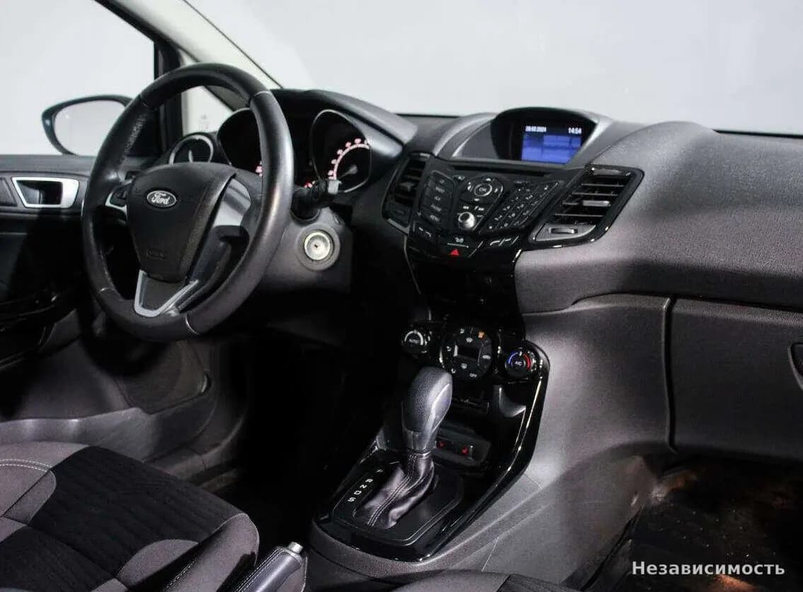 Ford Fiesta 2015 с пробегом — фото 9
