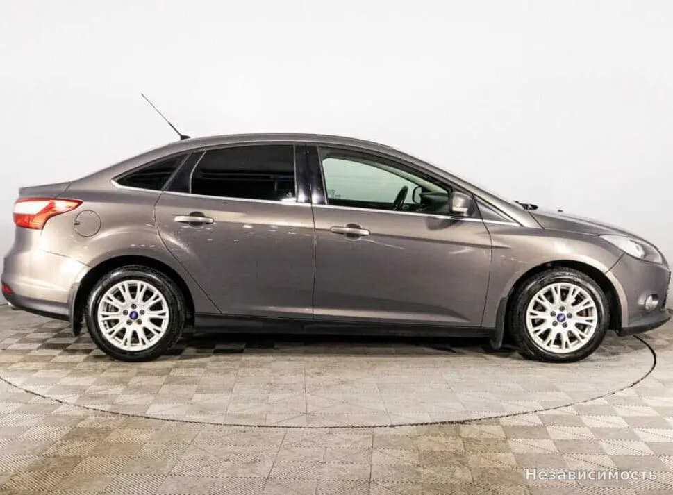 Ford Focus 2012 с пробегом — фото 4