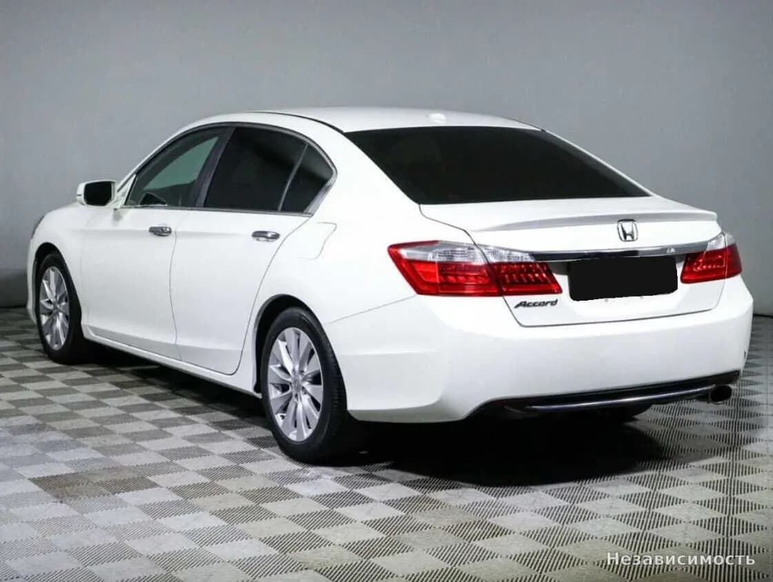 Honda Accord 2012 с пробегом — фото 6