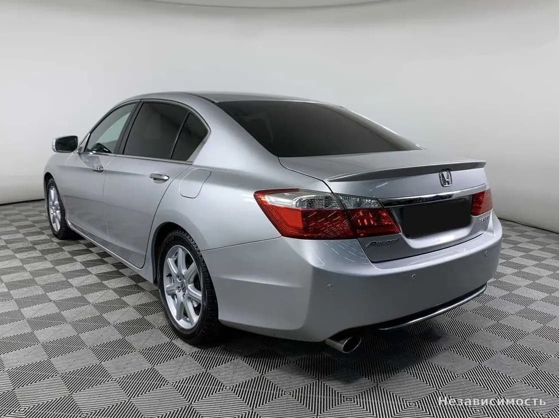 Honda Accord 2013 с пробегом — фото 6