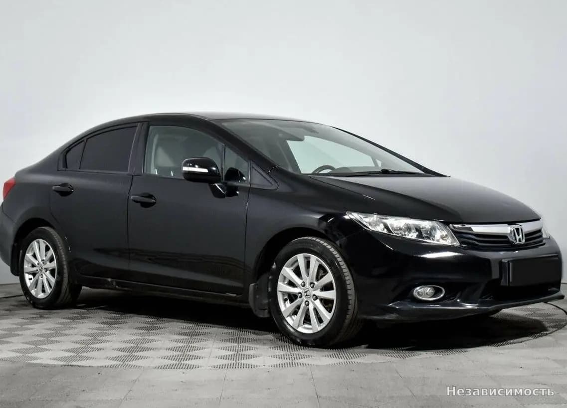 Honda Civic 2012 с пробегом — фото 3