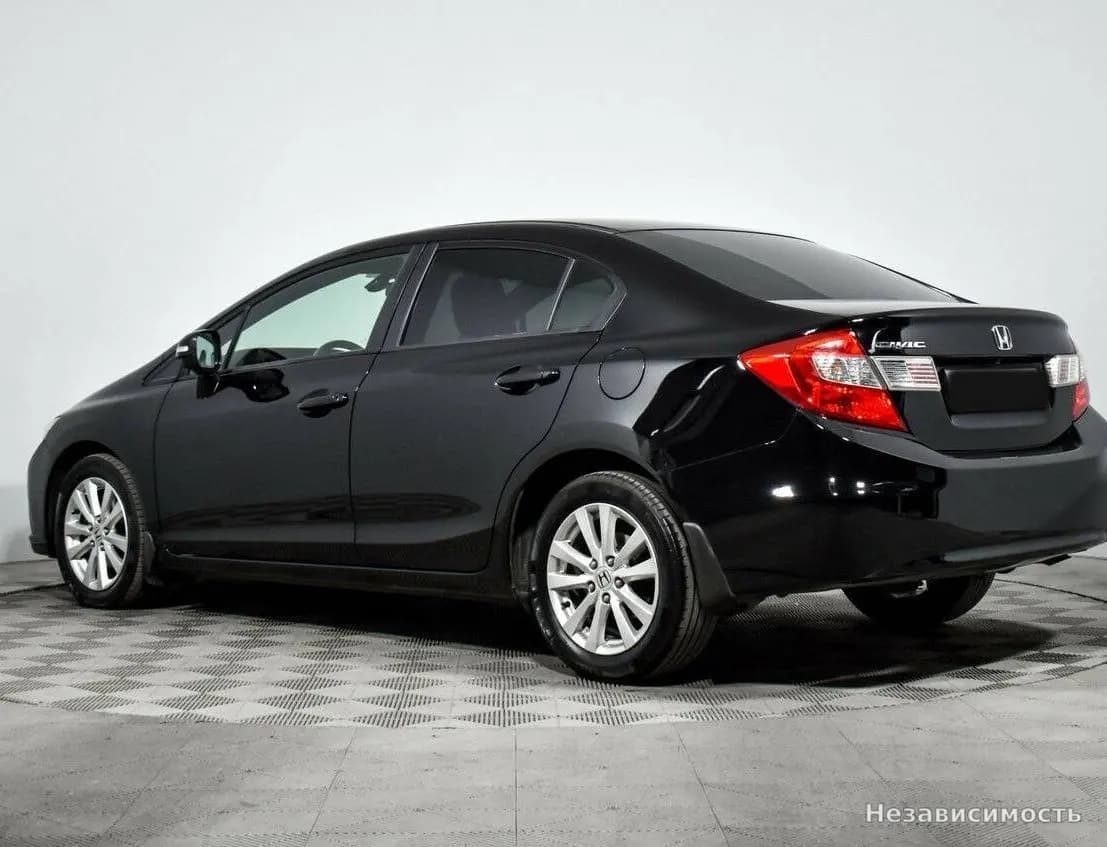 Honda Civic 2012 с пробегом — фото 4