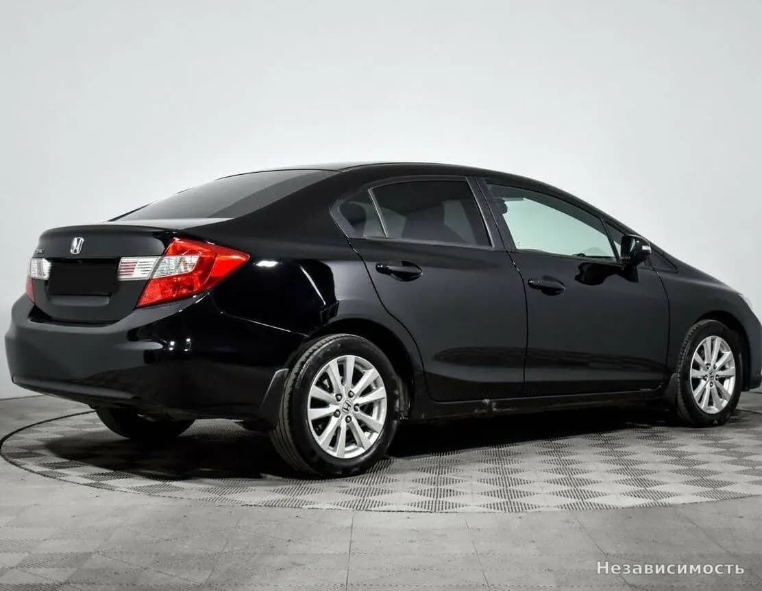 Honda Civic 2012 с пробегом — фото 6