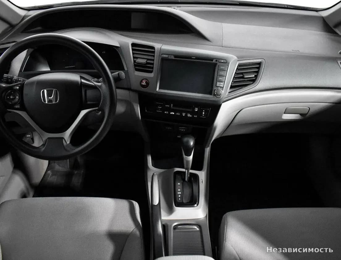 Honda Civic 2012 с пробегом — фото 10