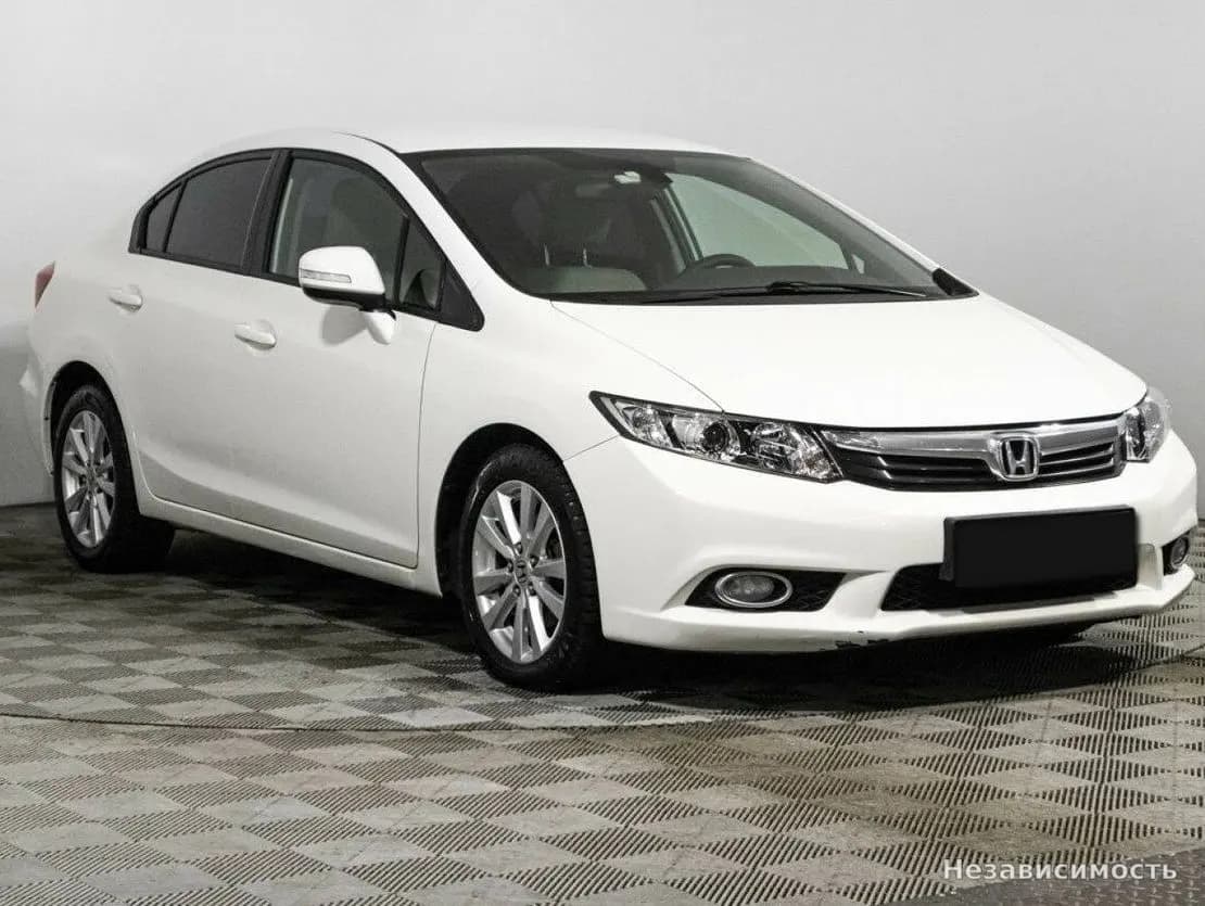 Honda Civic 2012 с пробегом — фото 3