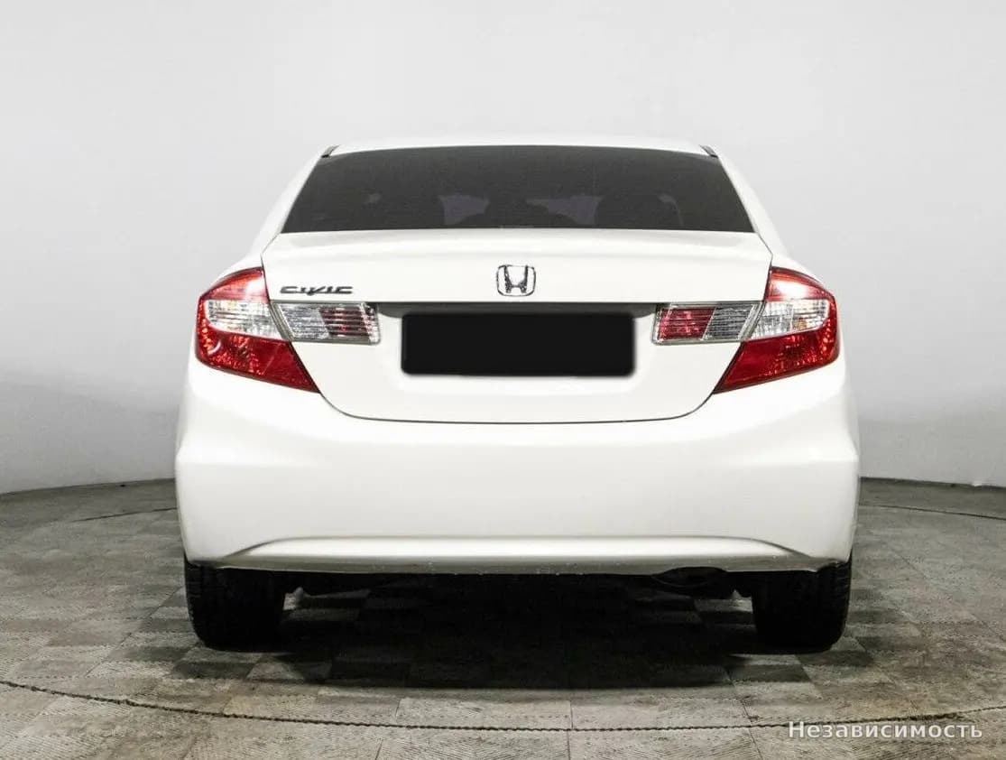 Honda Civic 2012 с пробегом — фото 6