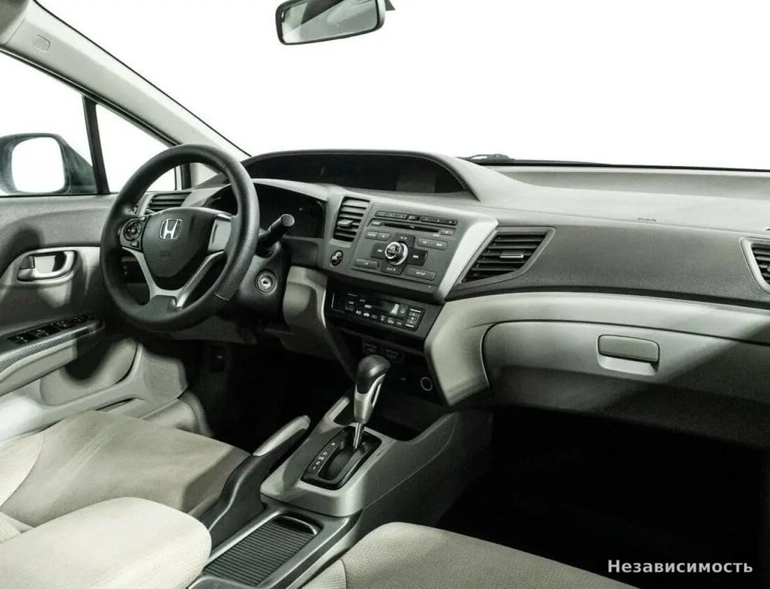 Honda Civic 2012 с пробегом — фото 9