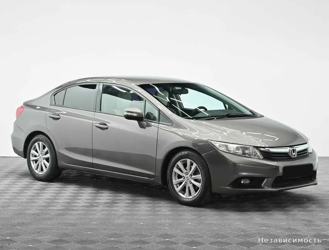 Honda Civic 2012 с пробегом — фото 2