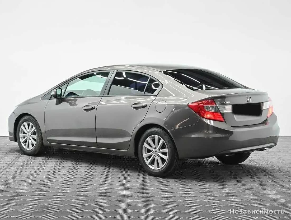 Honda Civic 2012 с пробегом — фото 3