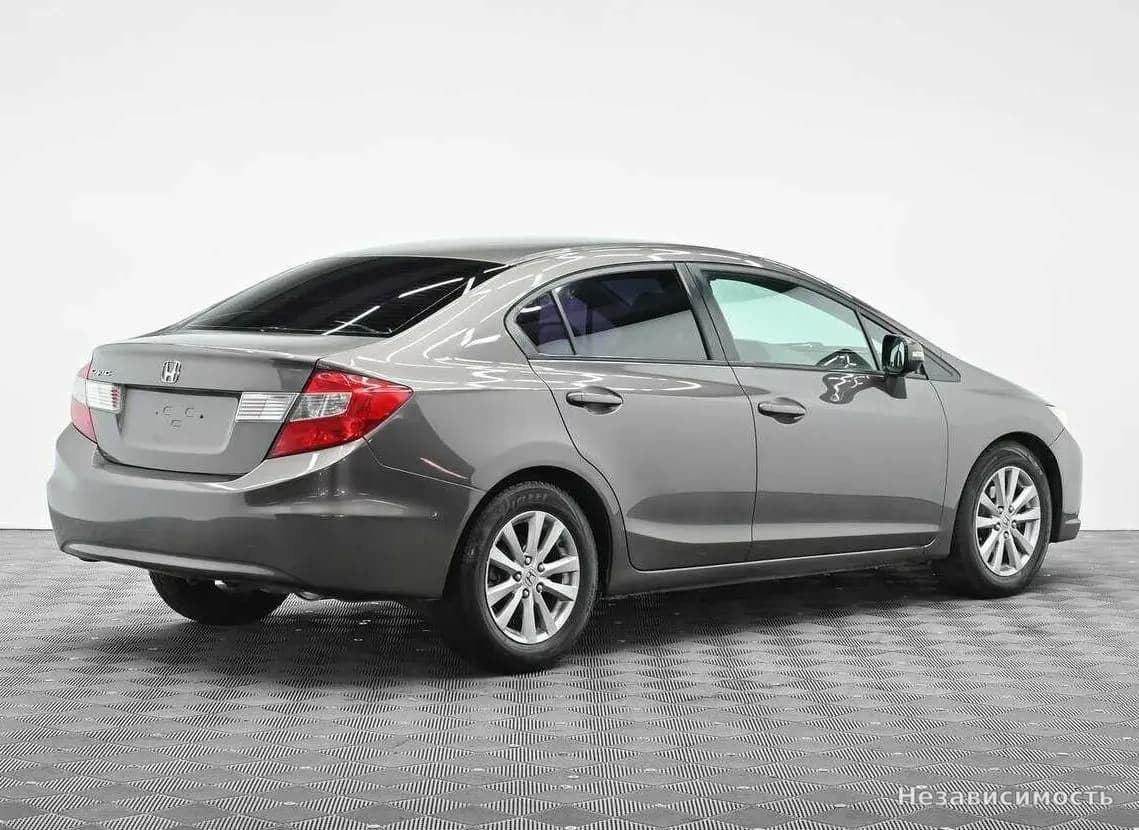 Honda Civic 2012 с пробегом — фото 4