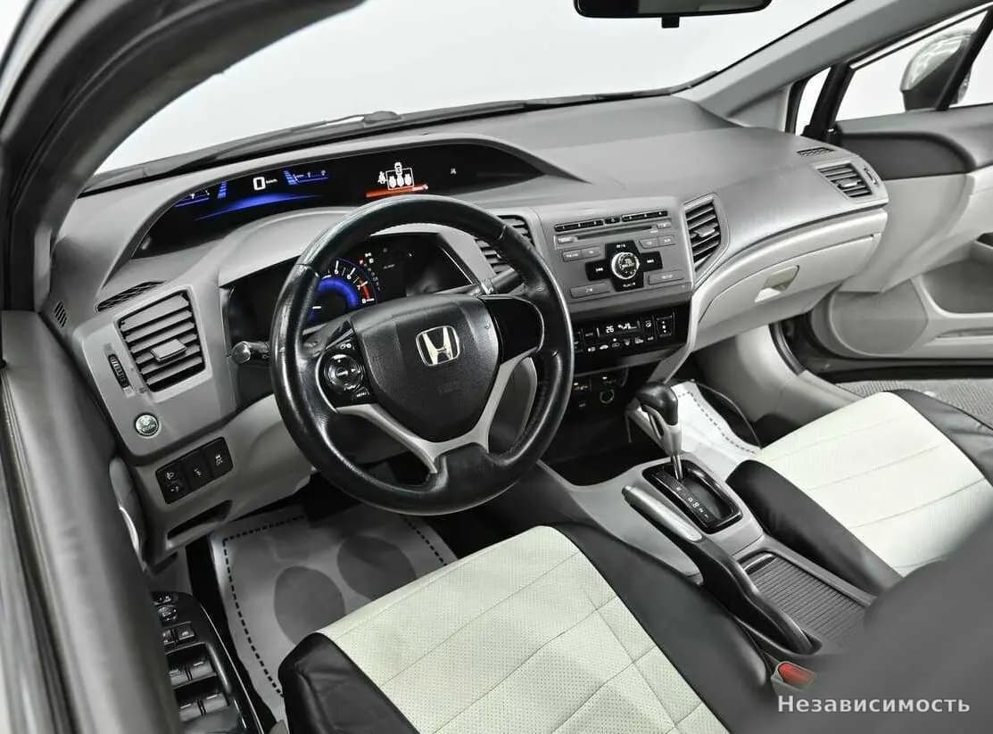 Honda Civic 2012 с пробегом — фото 10