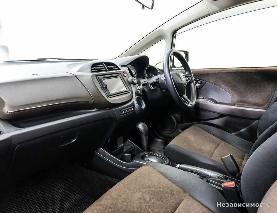 Honda Fit Shuttle 2013 с пробегом — фото 9