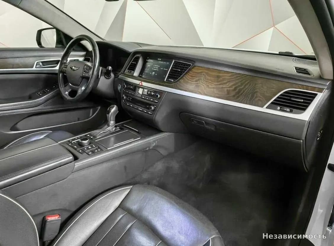 Hyundai Genesis 2014 с пробегом — фото 9