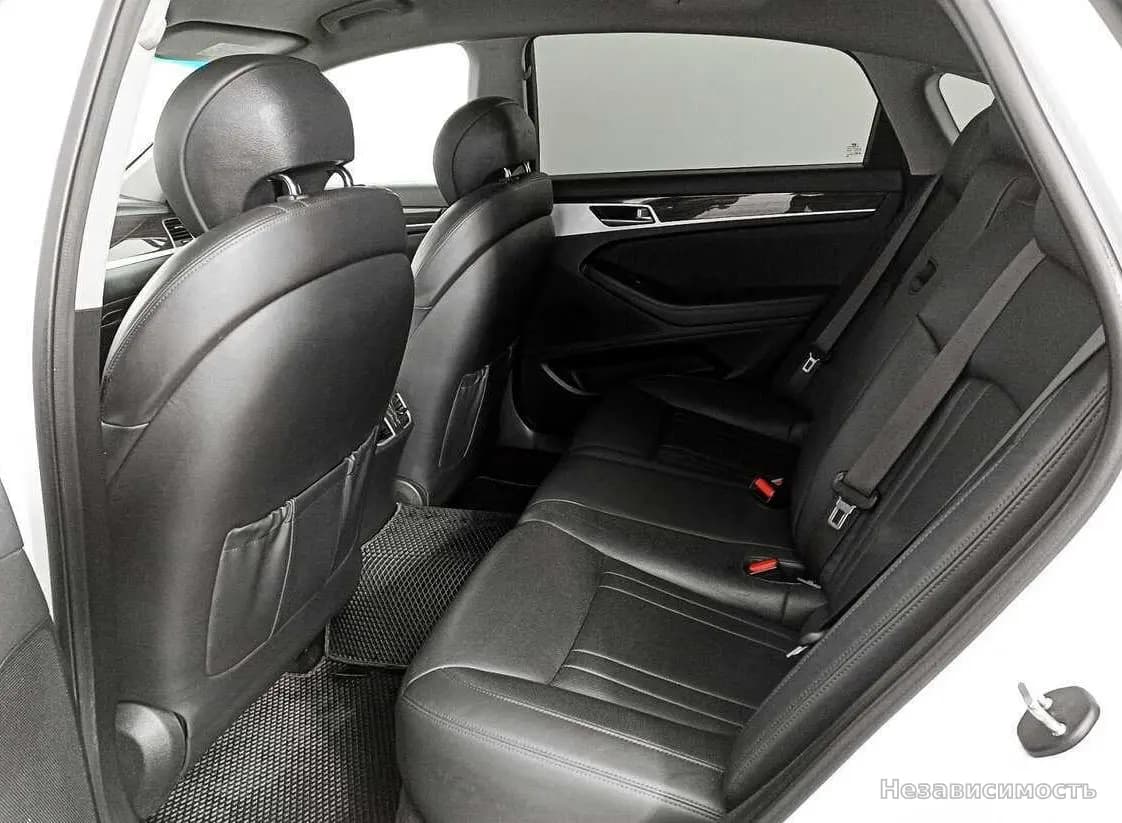 Hyundai Genesis 2016 с пробегом — фото 10
