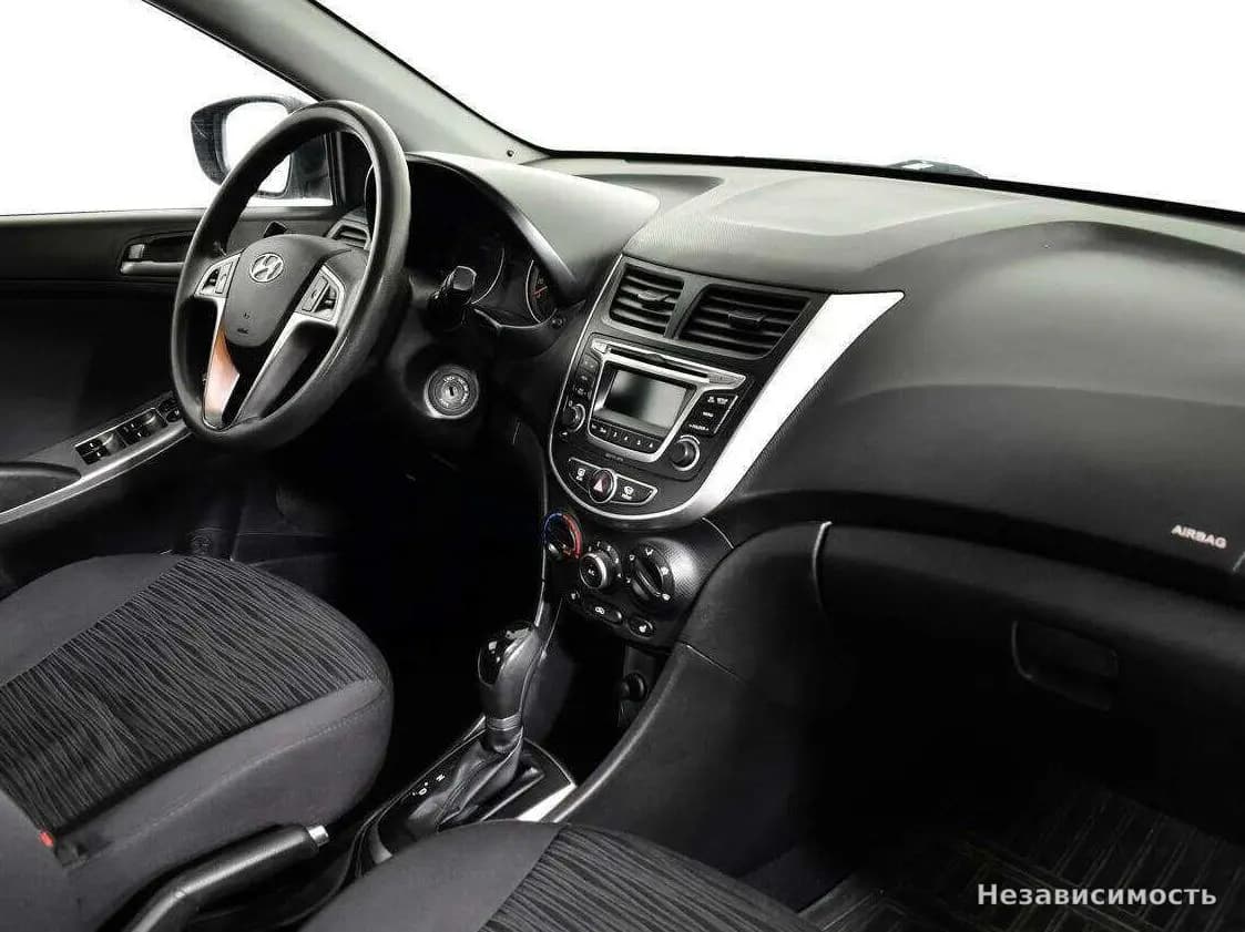 Hyundai Solaris 2015 с пробегом — фото 9