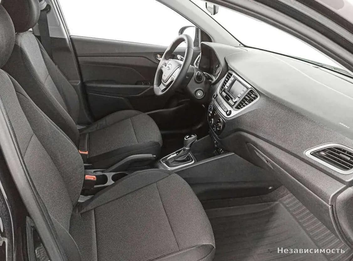 Hyundai Solaris 2018 с пробегом — фото 9