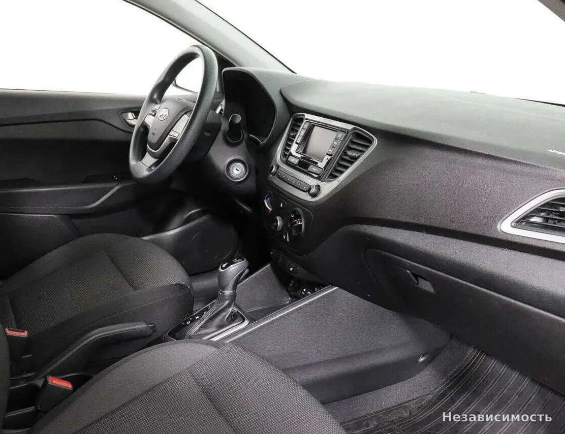 Hyundai Solaris 2017 с пробегом — фото 7