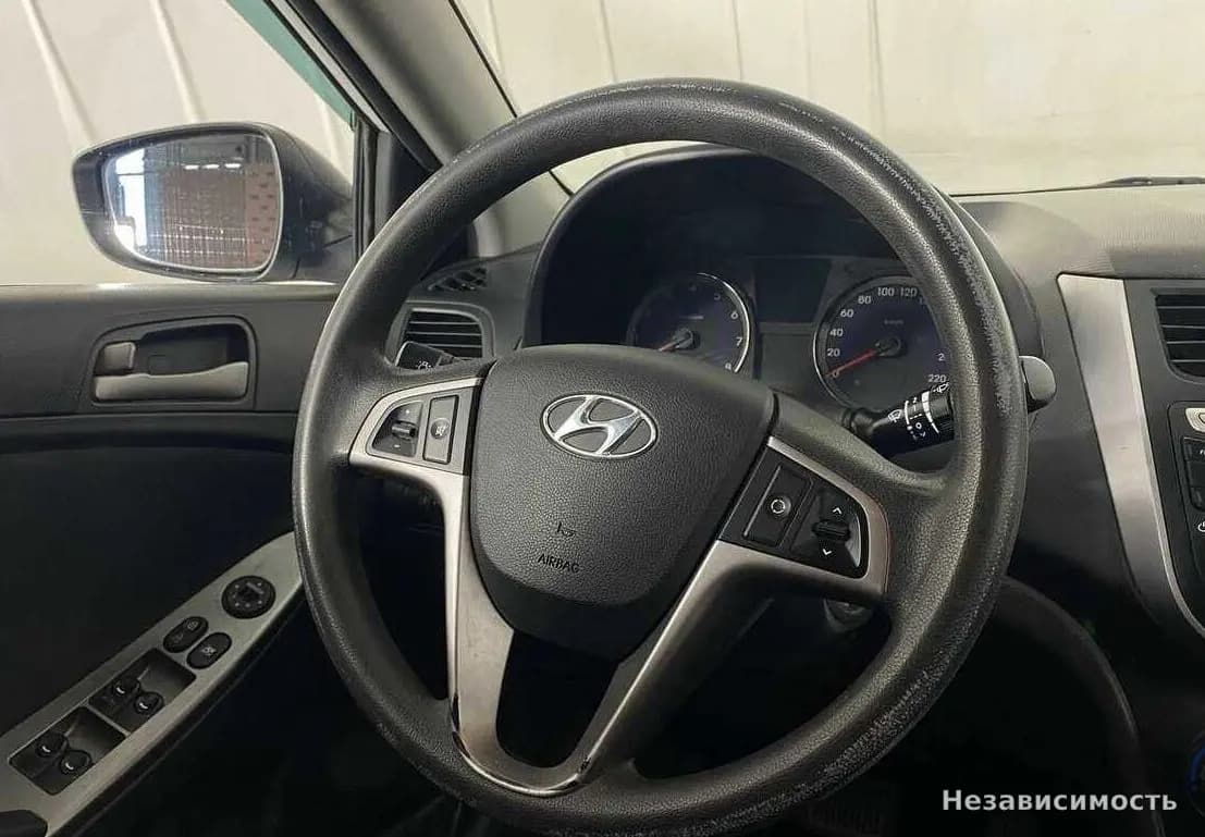 Hyundai Solaris 2014 с пробегом — фото 9