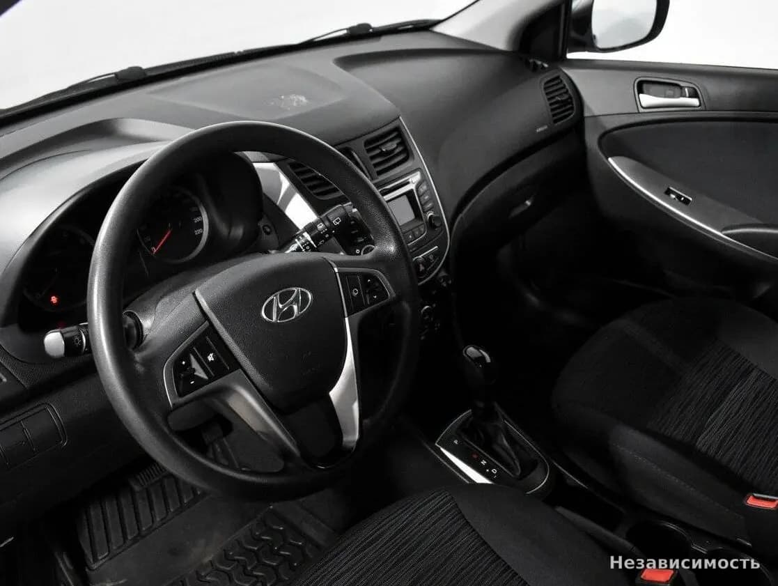 Hyundai Solaris 2015 с пробегом — фото 9