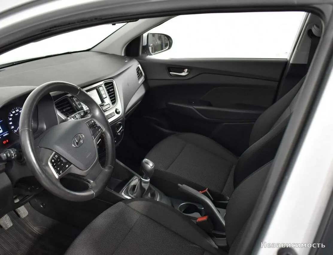 Hyundai Solaris 2017 с пробегом — фото 9