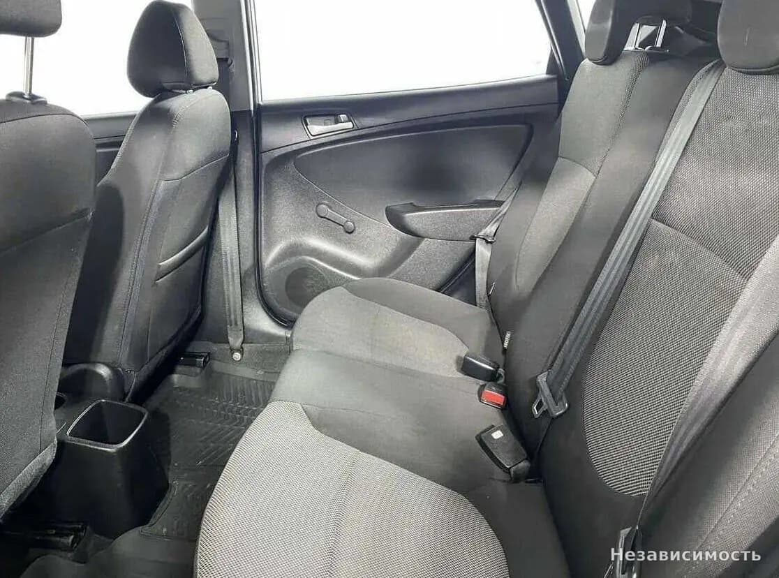 Hyundai Solaris 2014 с пробегом — фото 9