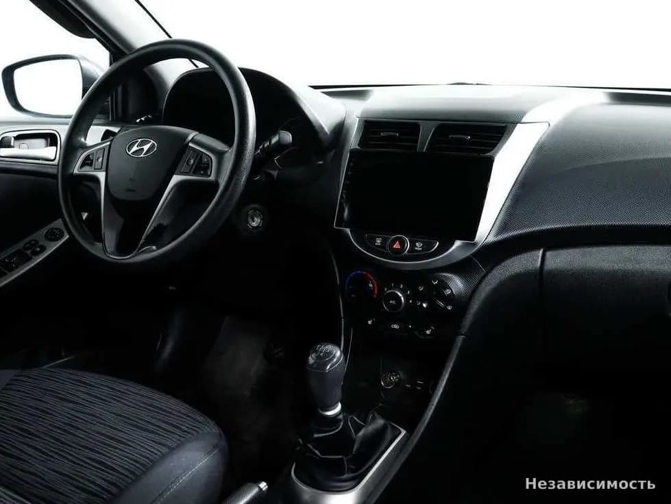 Hyundai Solaris 2015 с пробегом — фото 9