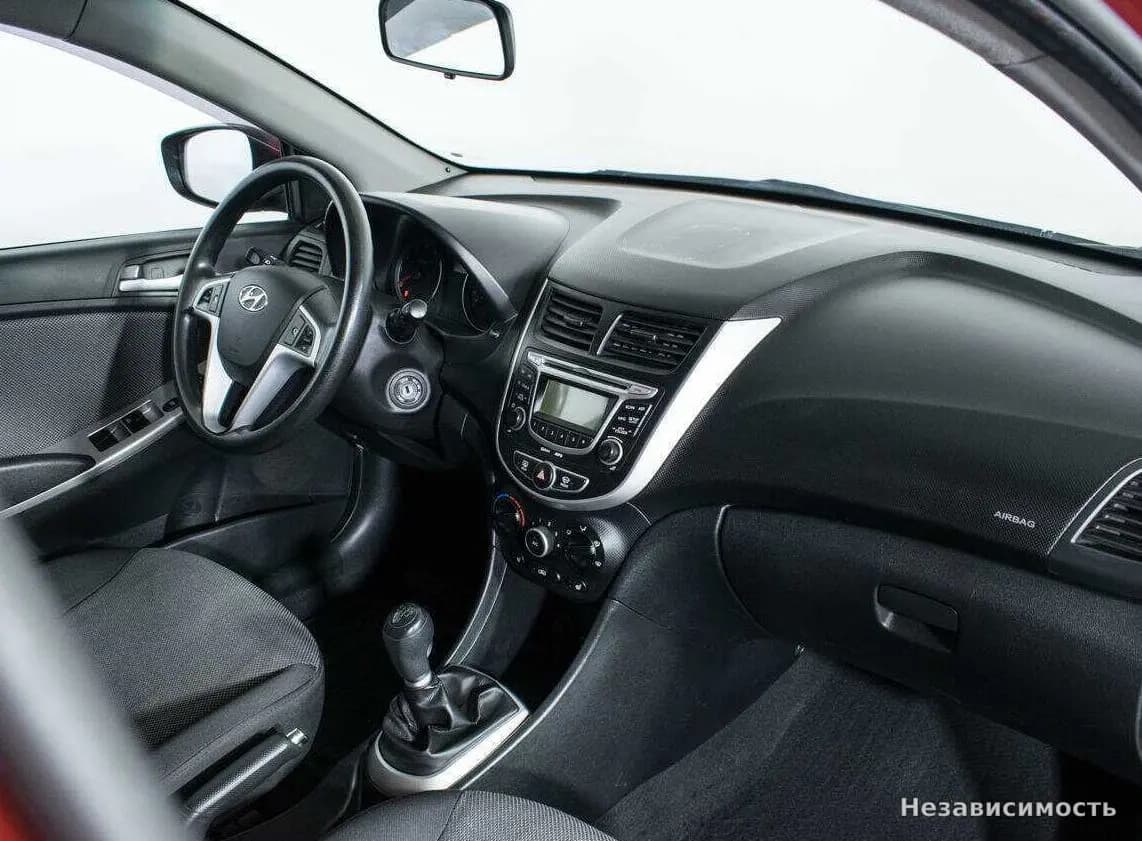 Hyundai Solaris 2012 с пробегом — фото 9