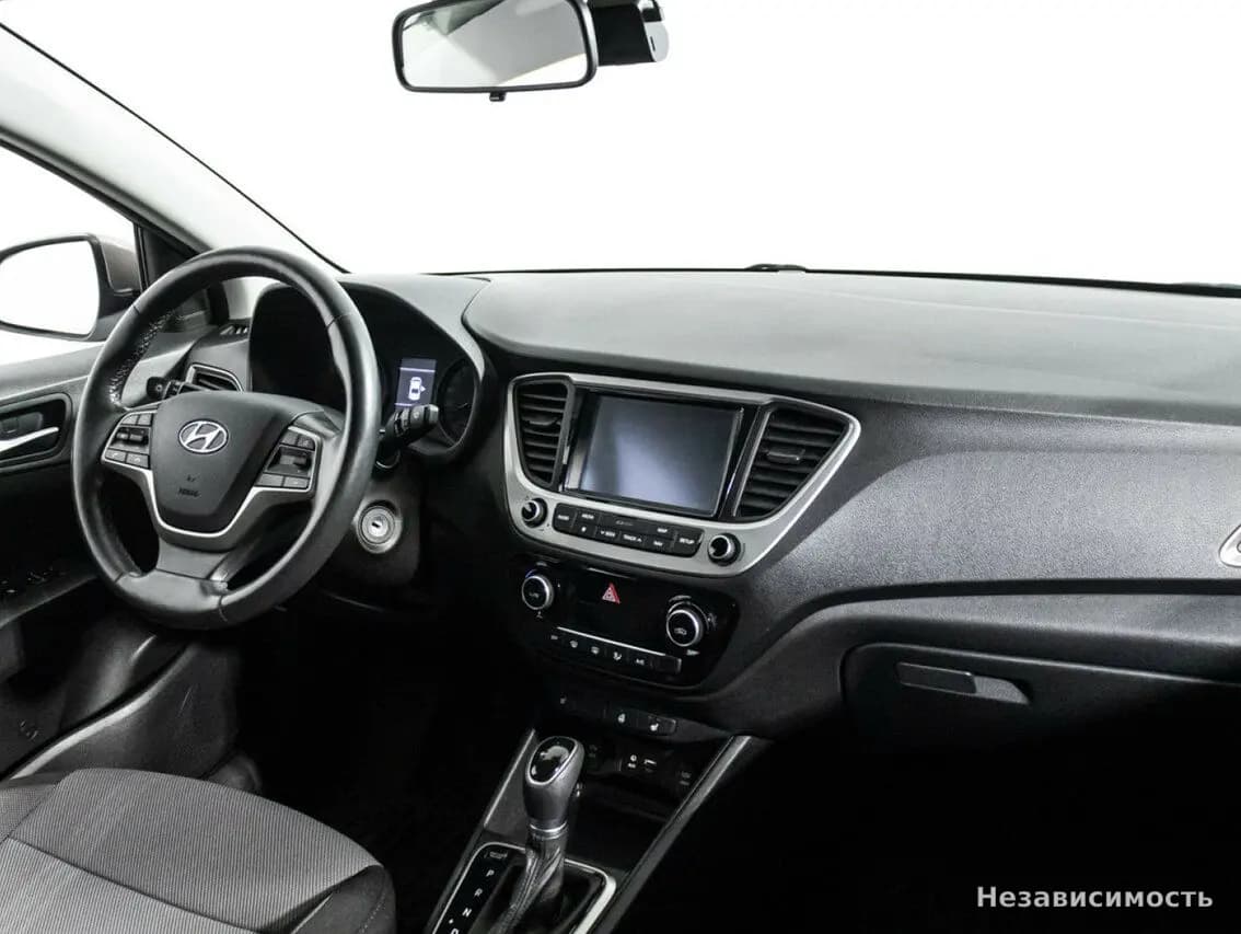 Hyundai Solaris 2018 с пробегом — фото 9