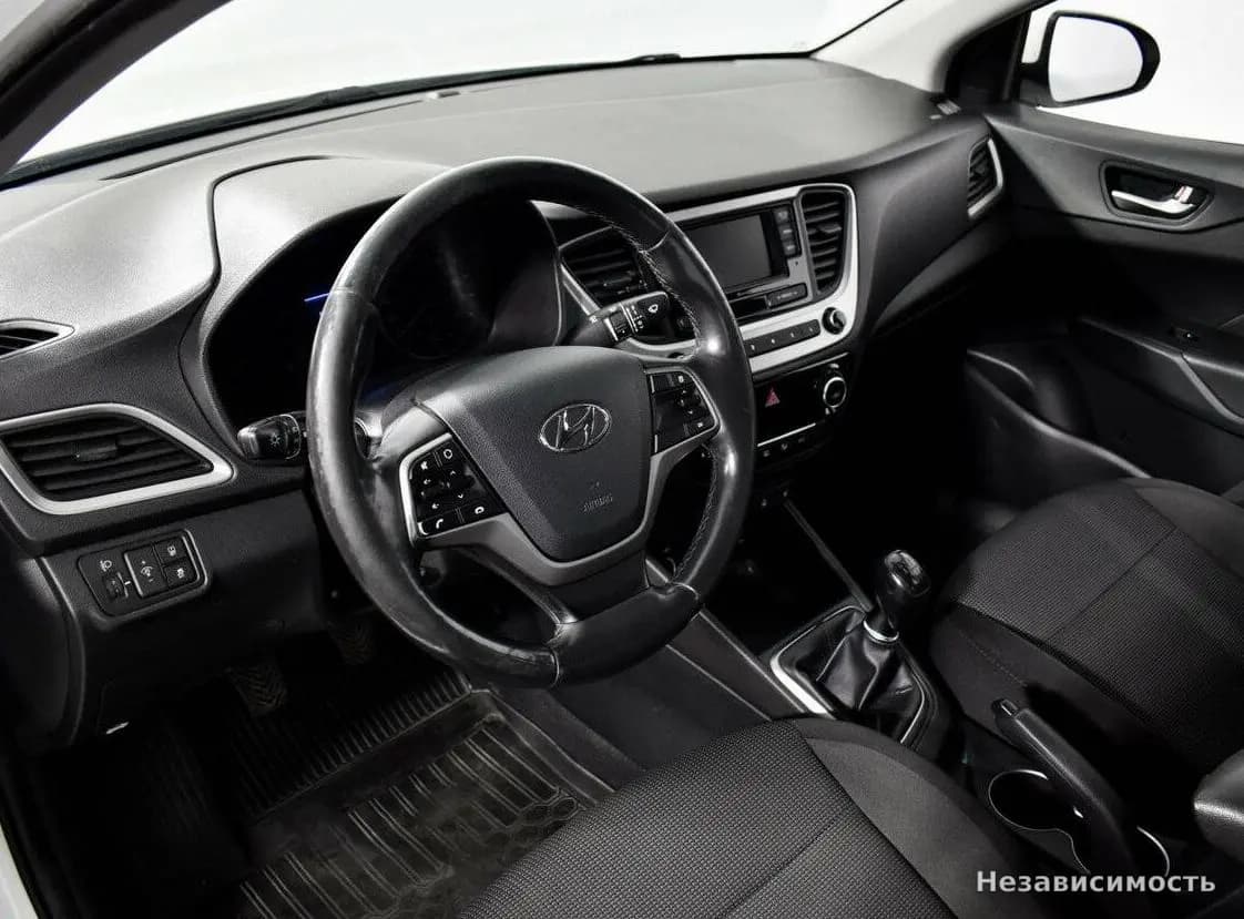 Hyundai Solaris 2018 с пробегом — фото 9