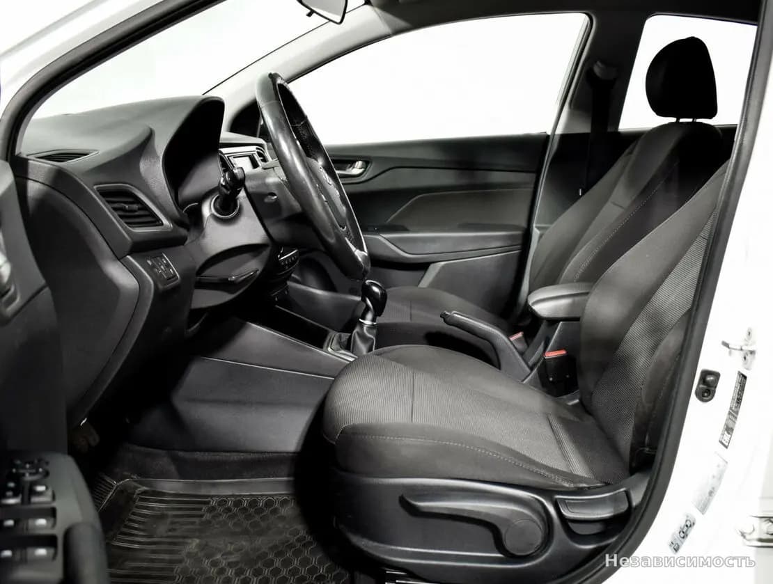 Hyundai Solaris 2018 с пробегом — фото 10