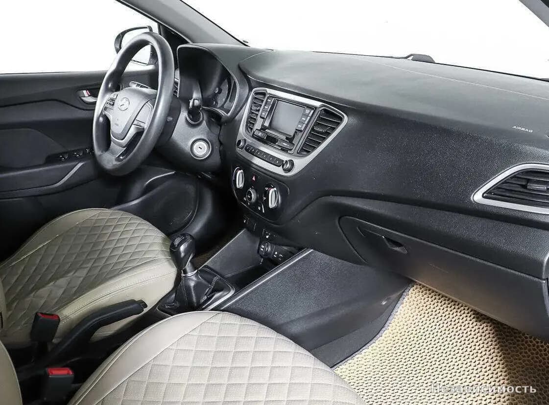 Hyundai Solaris 2018 с пробегом — фото 9