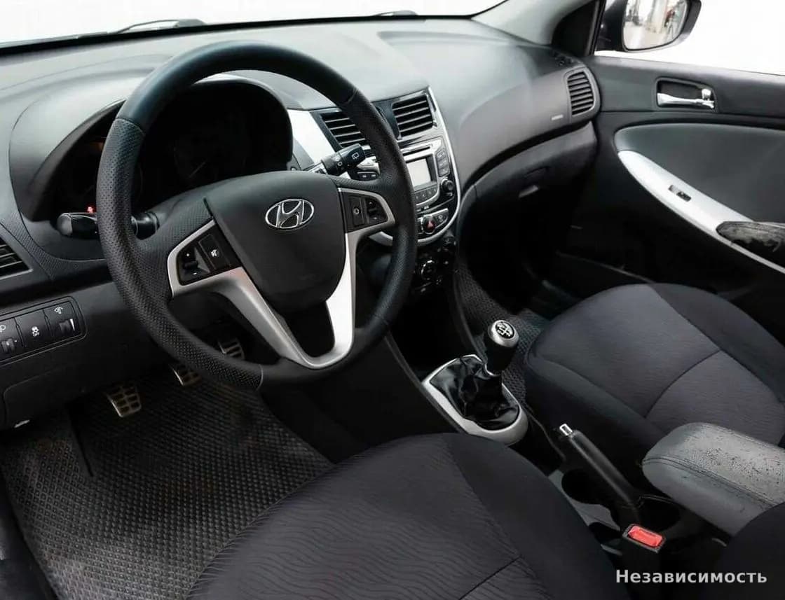 Hyundai Solaris 2012 с пробегом — фото 7