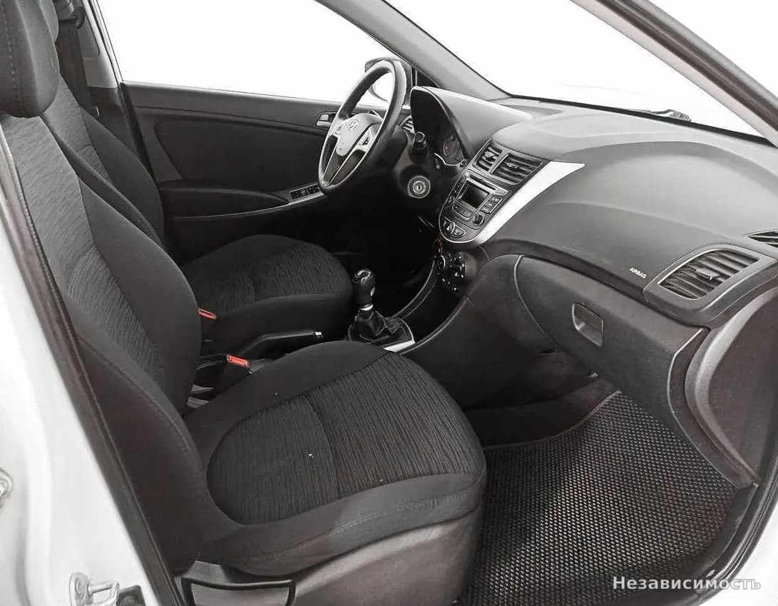 Hyundai Solaris 2015 с пробегом — фото 9
