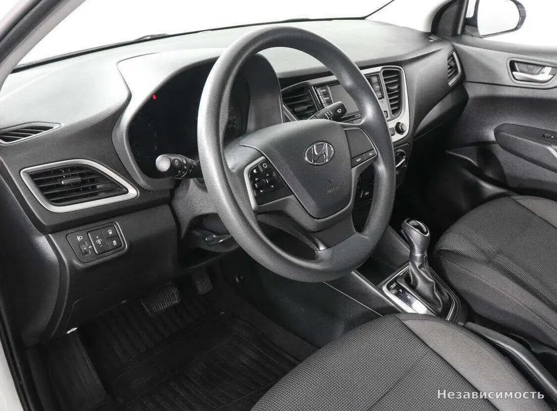 Hyundai Solaris 2017 с пробегом — фото 9