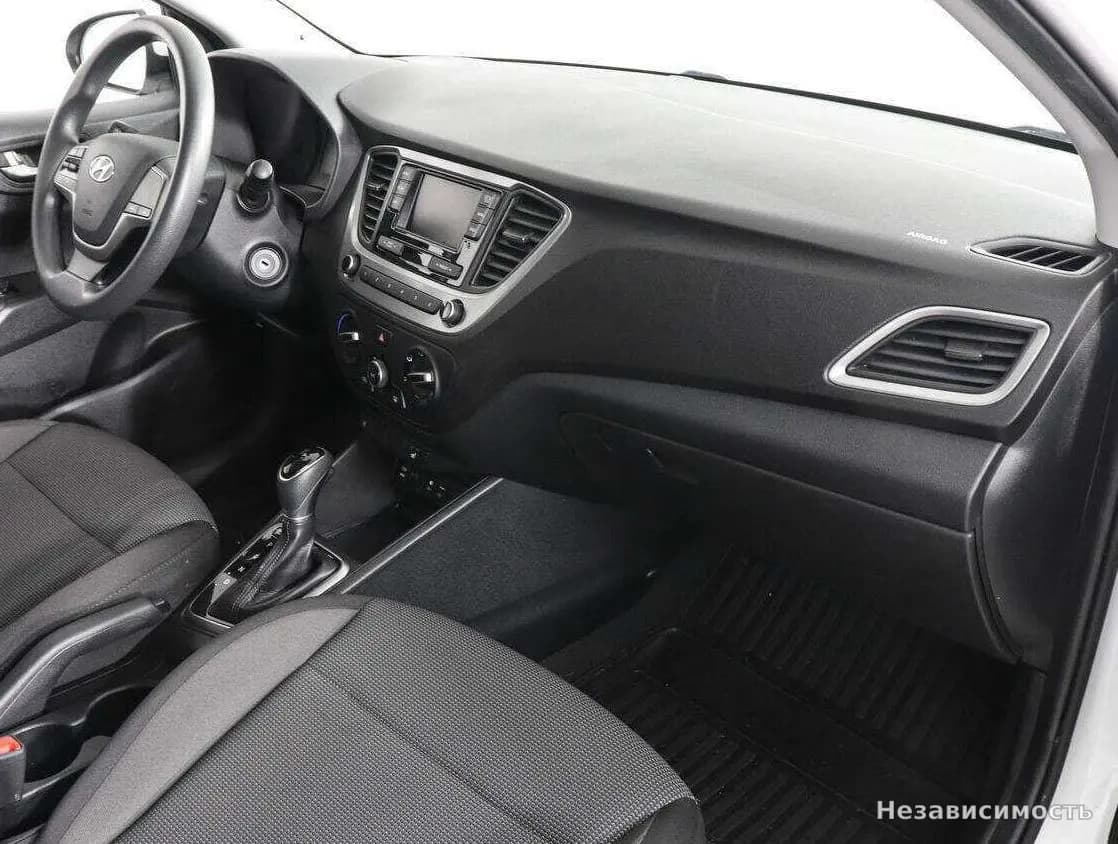Hyundai Solaris 2017 с пробегом — фото 10