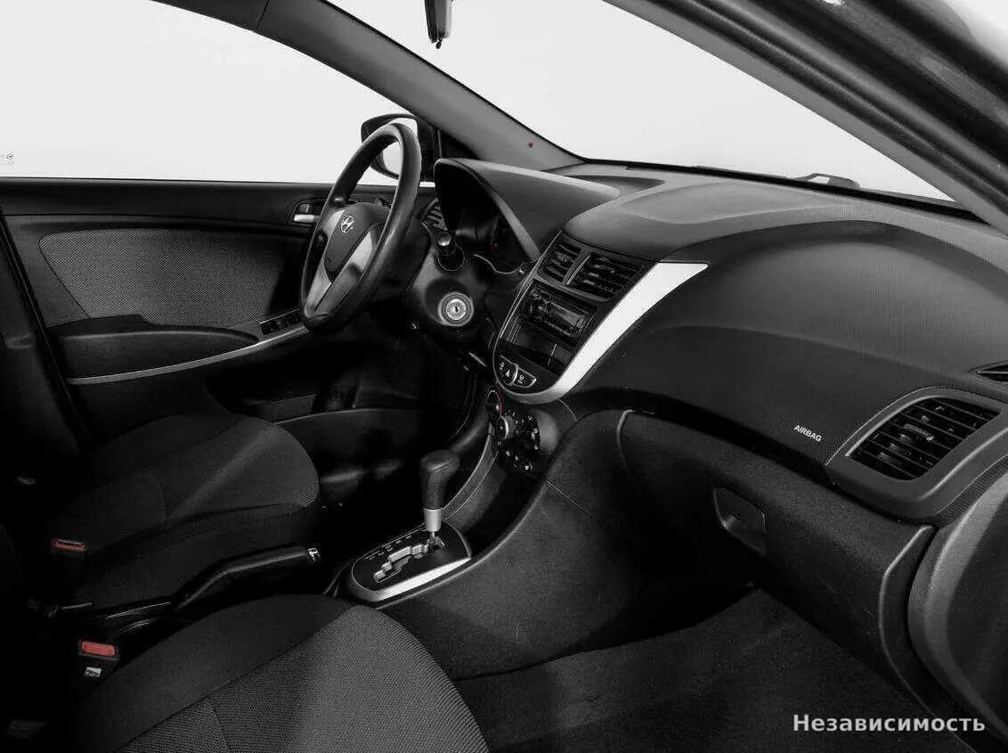 Hyundai Solaris 2014 с пробегом — фото 9