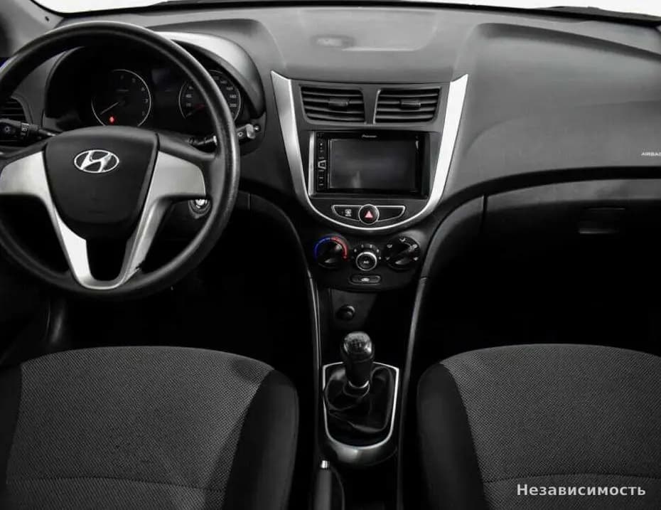 Hyundai Solaris 2013 с пробегом — фото 9