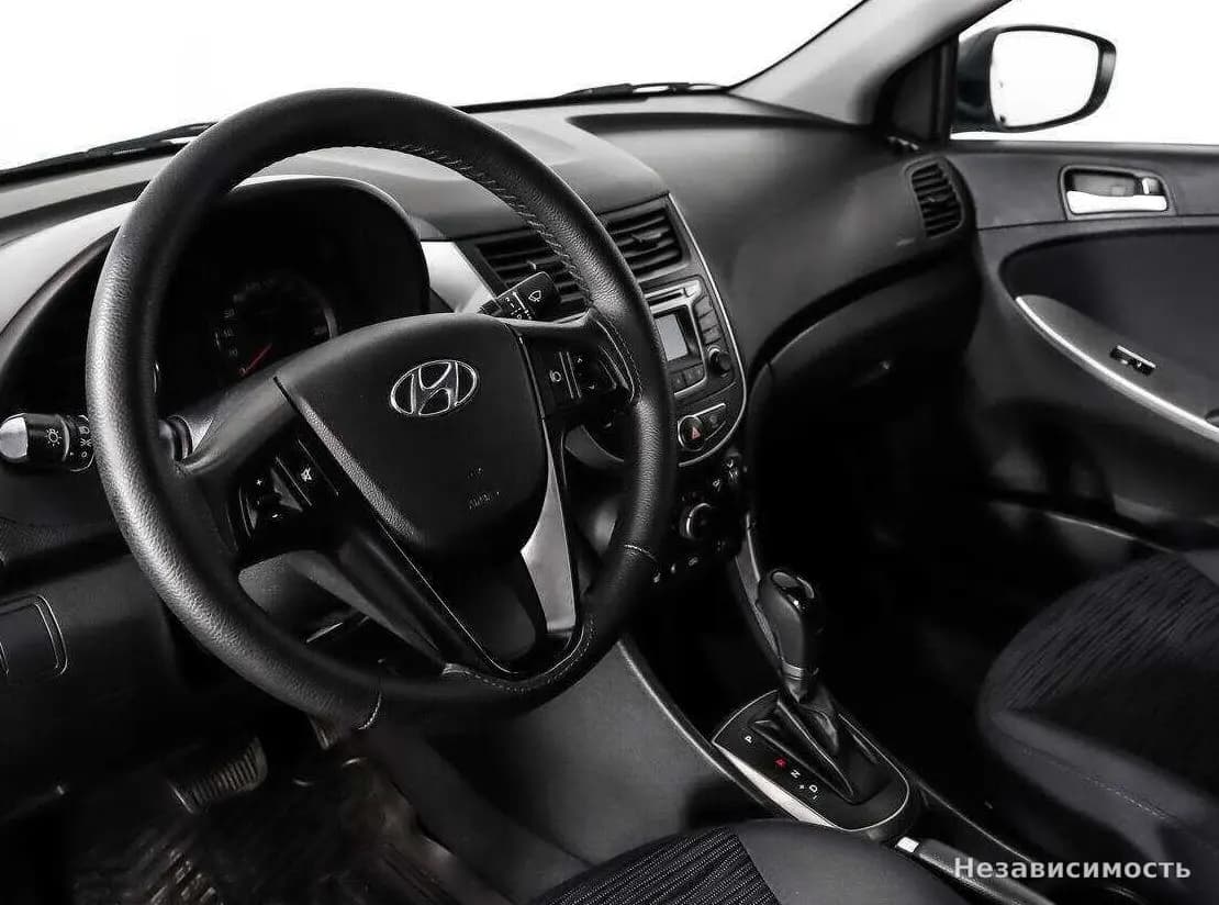 Hyundai Solaris 2014 с пробегом — фото 9
