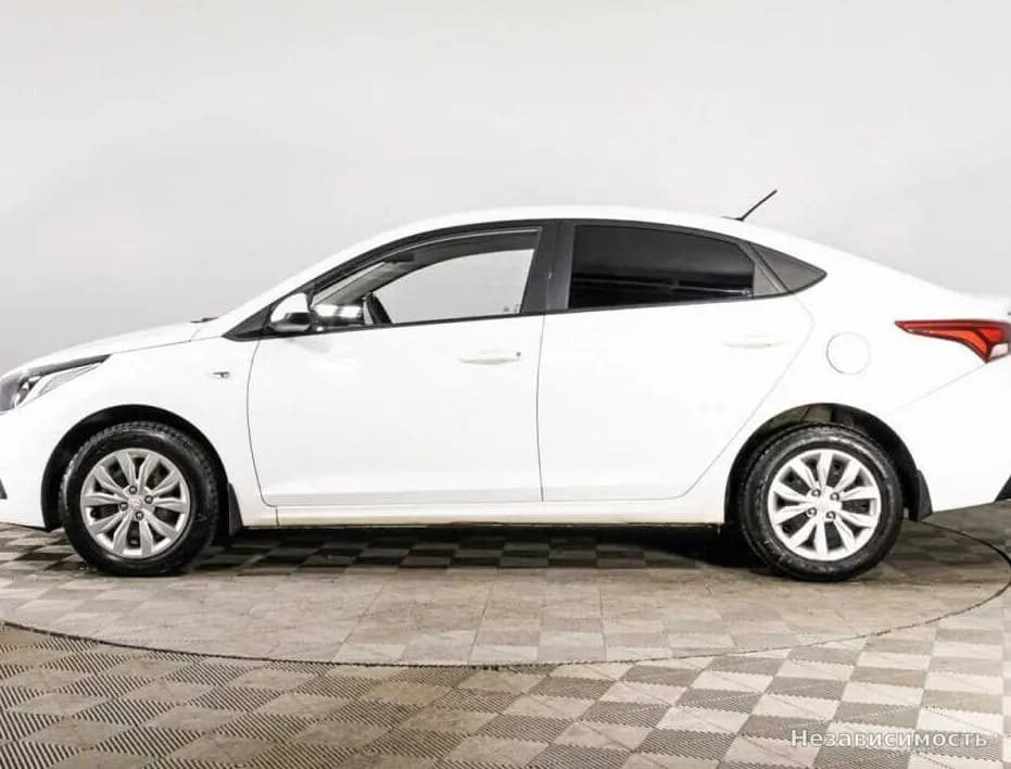 Hyundai Solaris 2017 с пробегом — фото 8