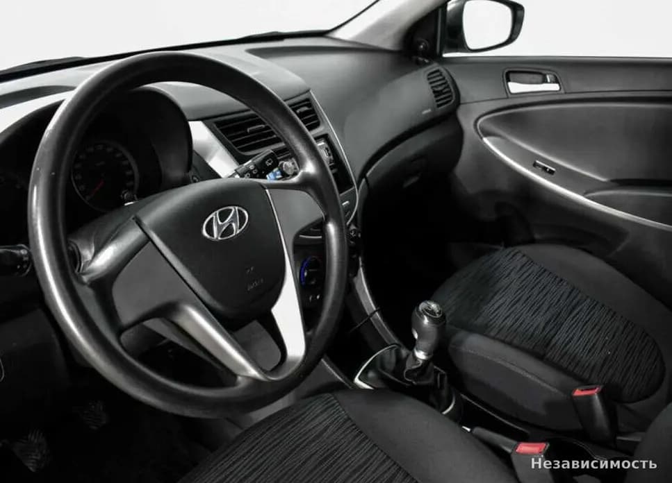 Hyundai Solaris 2014 с пробегом — фото 9