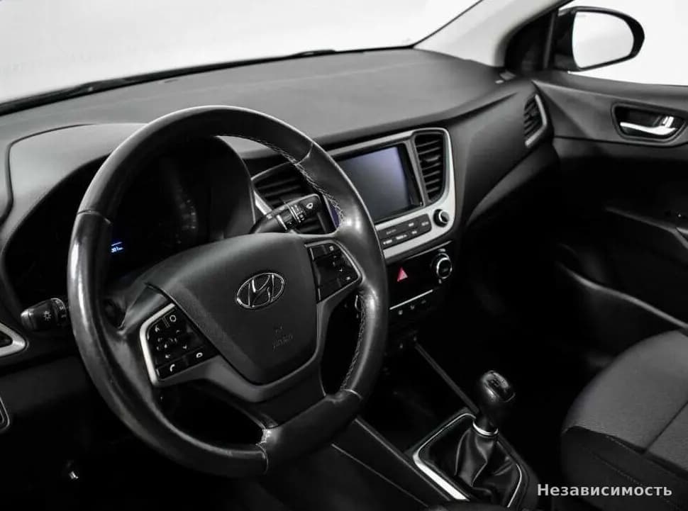 Hyundai Solaris 2017 с пробегом — фото 9