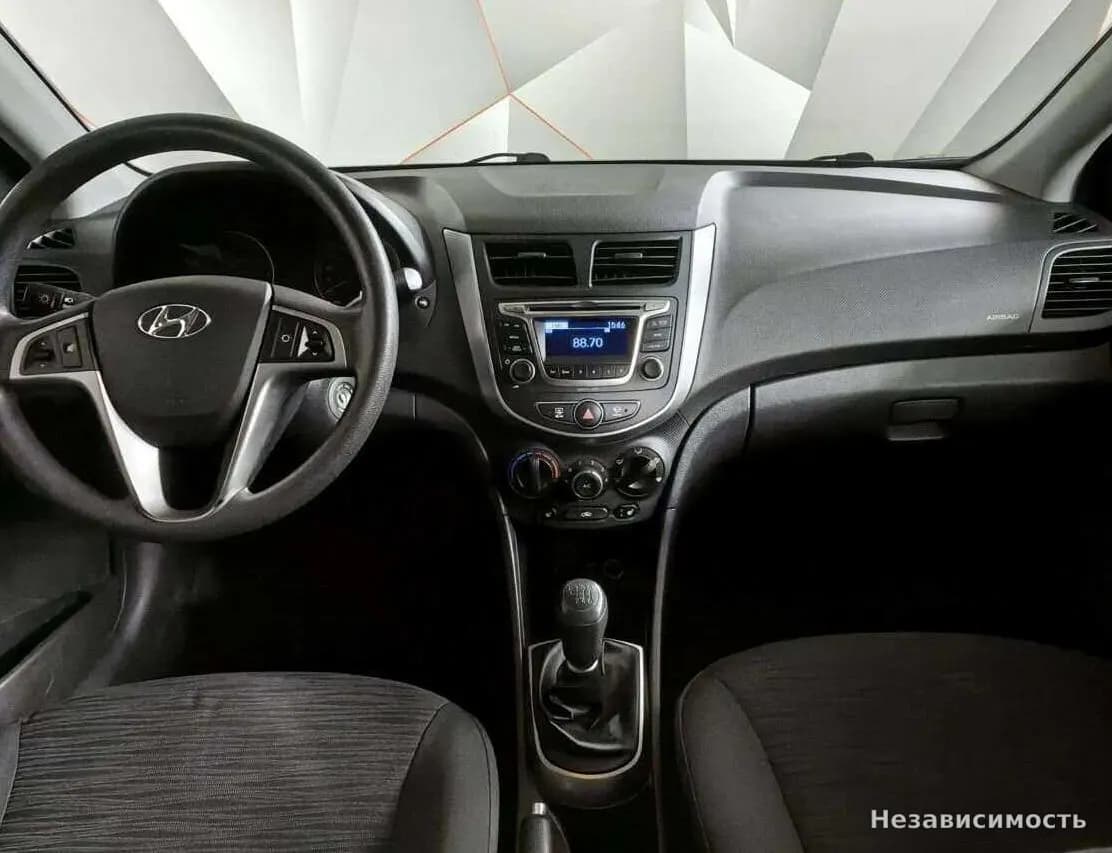 Hyundai Solaris 2016 с пробегом — фото 9