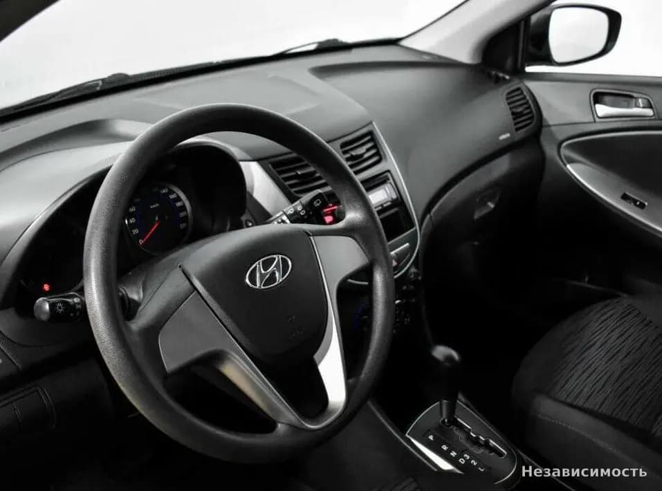 Hyundai Solaris 2015 с пробегом — фото 9
