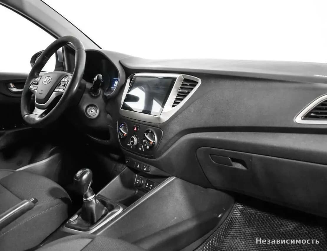Hyundai Solaris 2017 с пробегом — фото 9