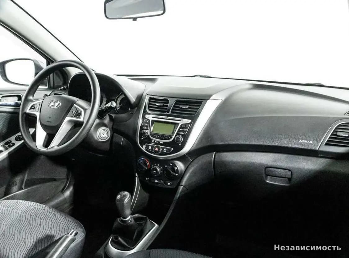 Hyundai Solaris 2013 с пробегом — фото 9