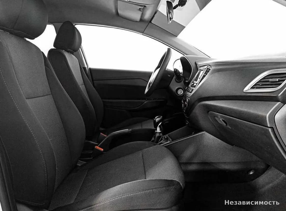 Hyundai Solaris 2018 с пробегом — фото 9
